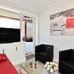 Atrium, App 29